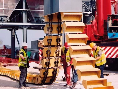 Ứng Dụng Của Xích Tải Trong Hệ Thống Vận Chuyển Kho Hàng Và Logistics